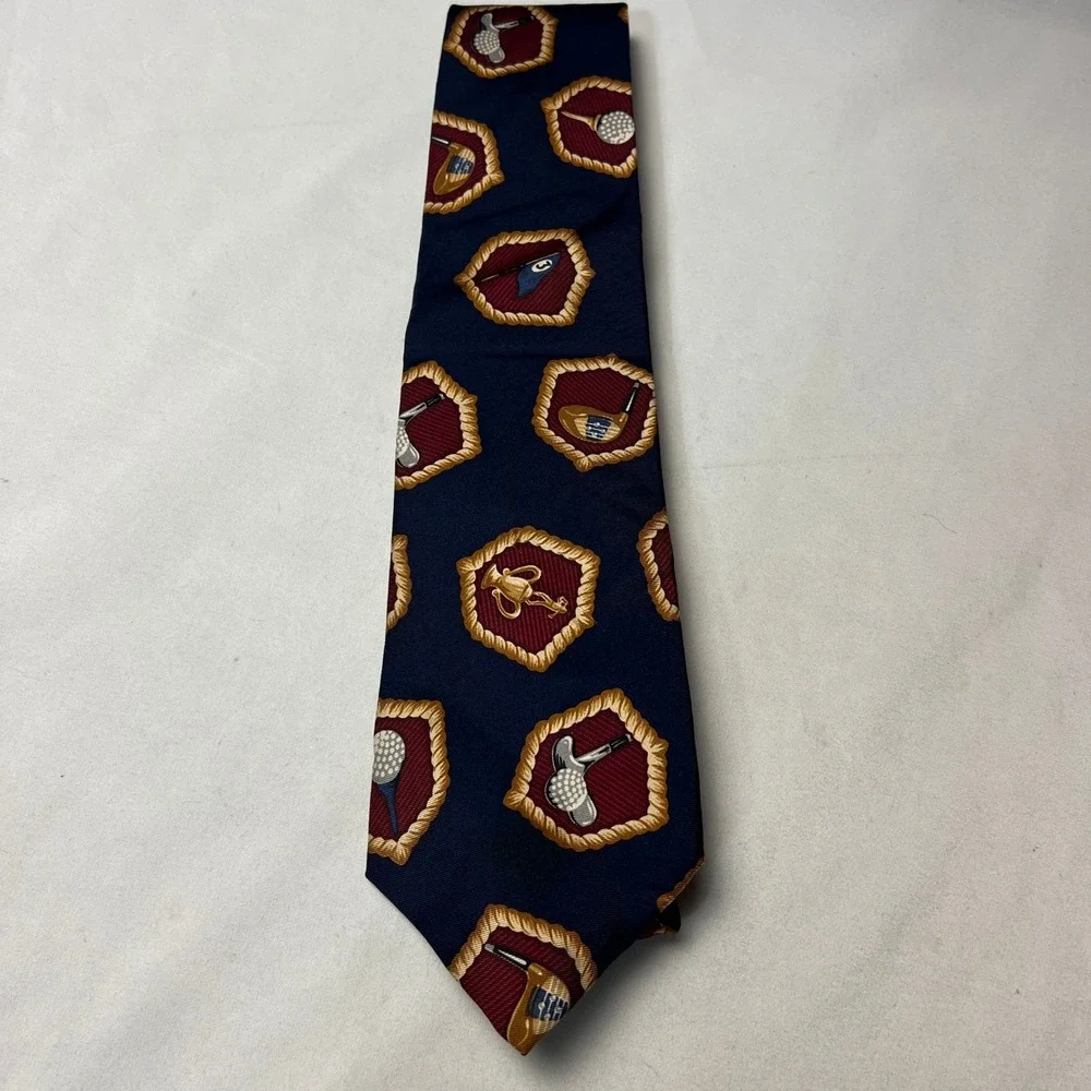 Roundtree & Yorke Necktie Golf Theme Novelty Silk Golf Clubs Trophy USA Dad Gift